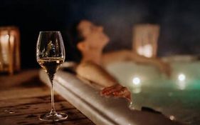 Seas The Day Private House Hot Tub, Pet Friendly, Public Market, Marina Dining,